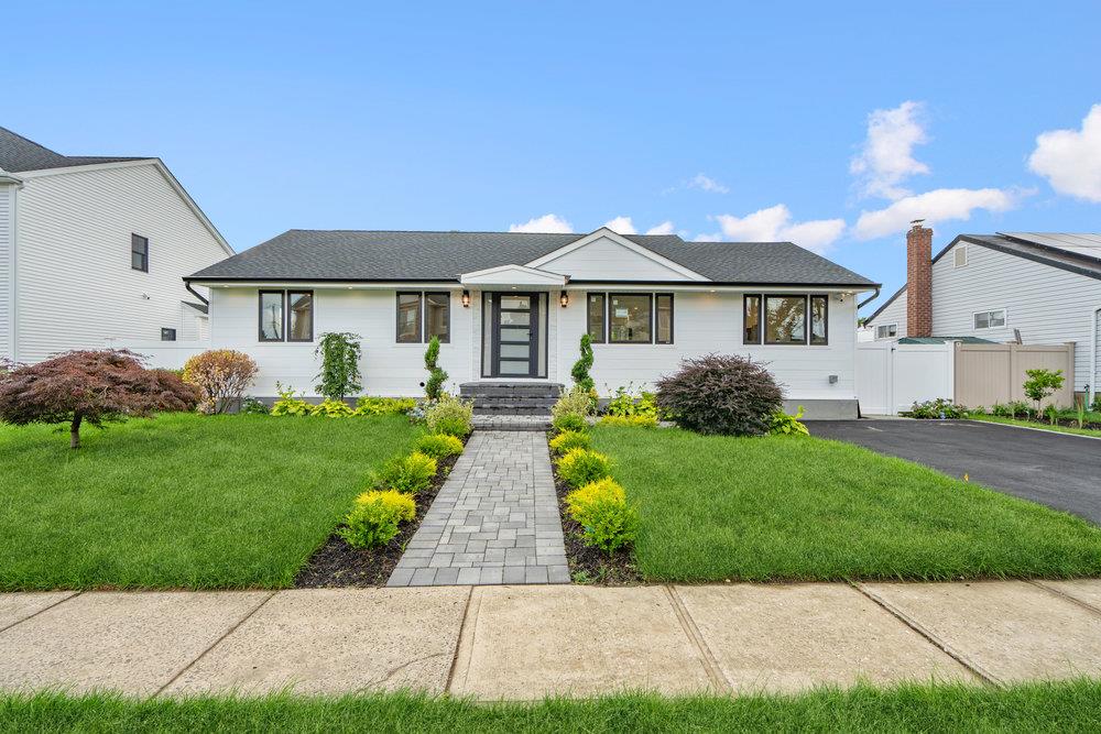 31 Kalda Lane, Plainview, NY 11803