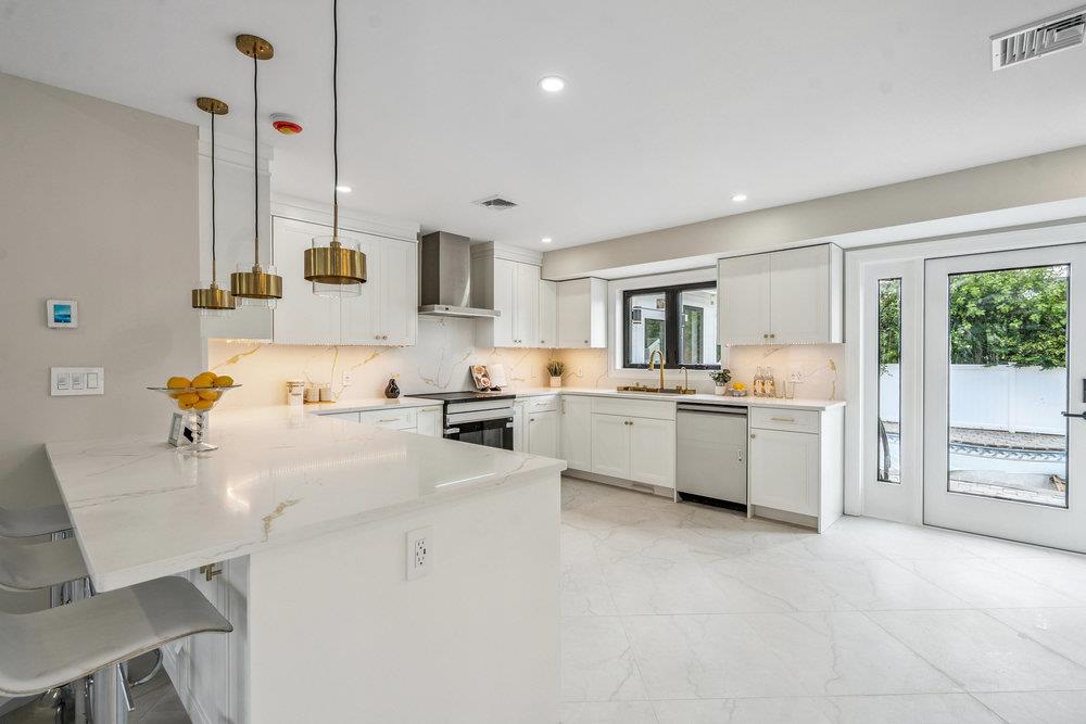 31 Kalda Lane, Plainview, NY 11803