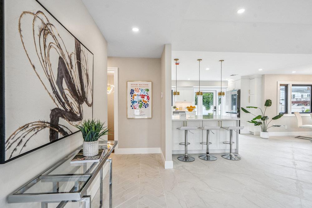 31 Kalda Lane, Plainview, NY 11803