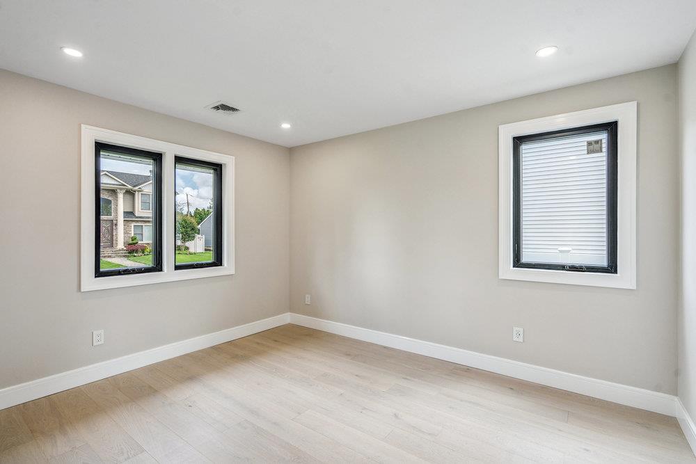 31 Kalda Lane, Plainview, NY 11803