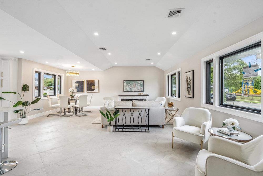 31 Kalda Lane, Plainview, NY 11803