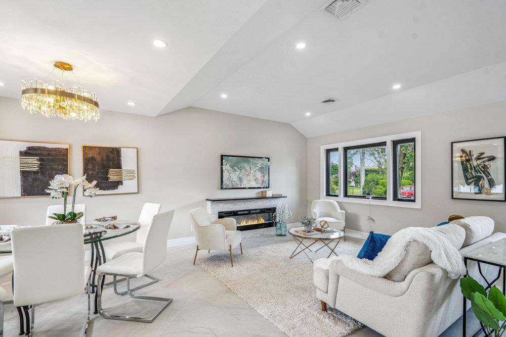 31 Kalda Lane, Plainview, NY 11803