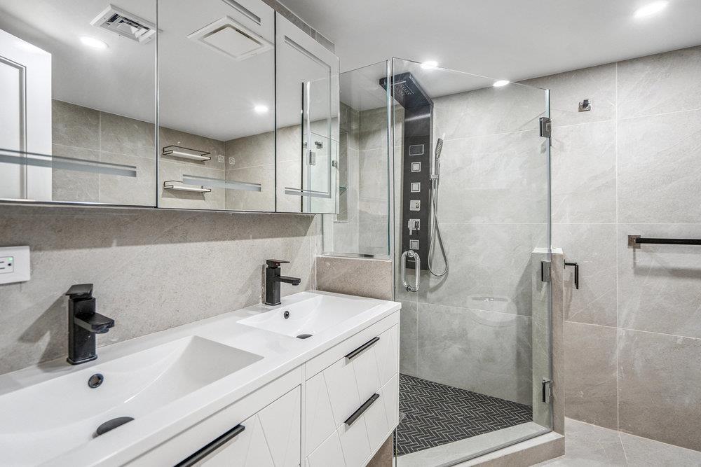 31 Kalda Lane, Plainview, NY 11803