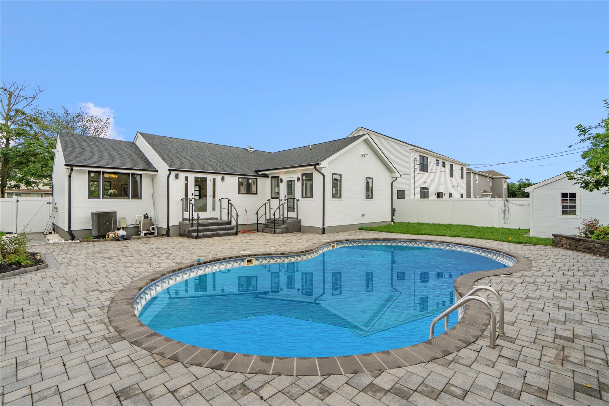 31 Kalda Lane, Plainview, NY 11803