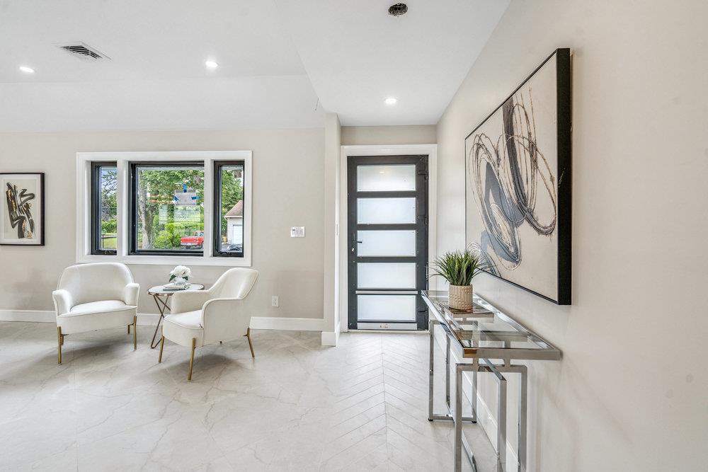 31 Kalda Lane, Plainview, NY 11803