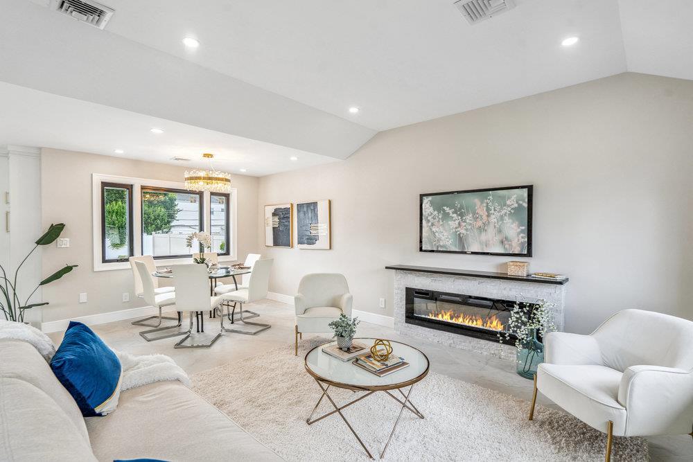 31 Kalda Lane, Plainview, NY 11803