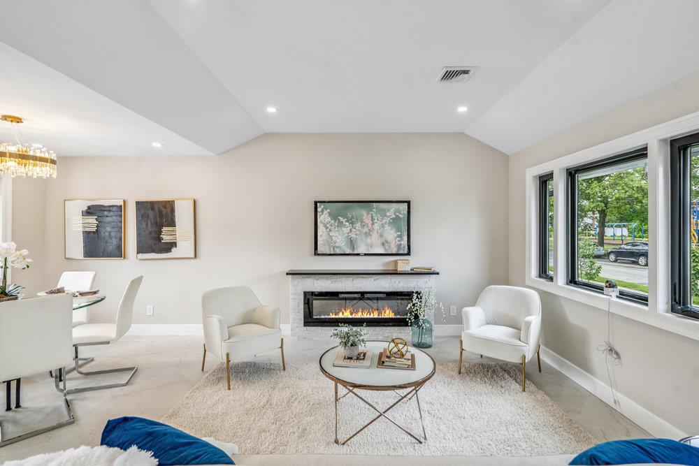 31 Kalda Lane, Plainview, NY 11803