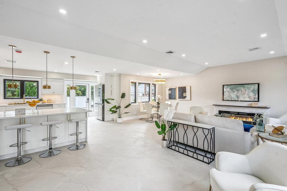 31 Kalda Lane, Plainview, NY 11803