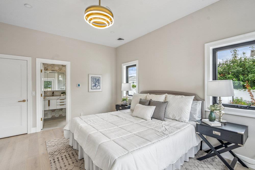 31 Kalda Lane, Plainview, NY 11803