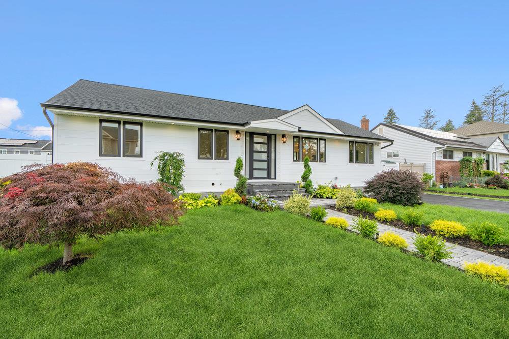 31 Kalda Lane, Plainview, NY 11803