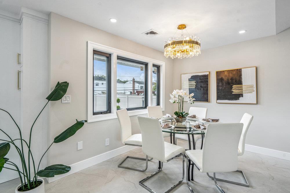 31 Kalda Lane, Plainview, NY 11803