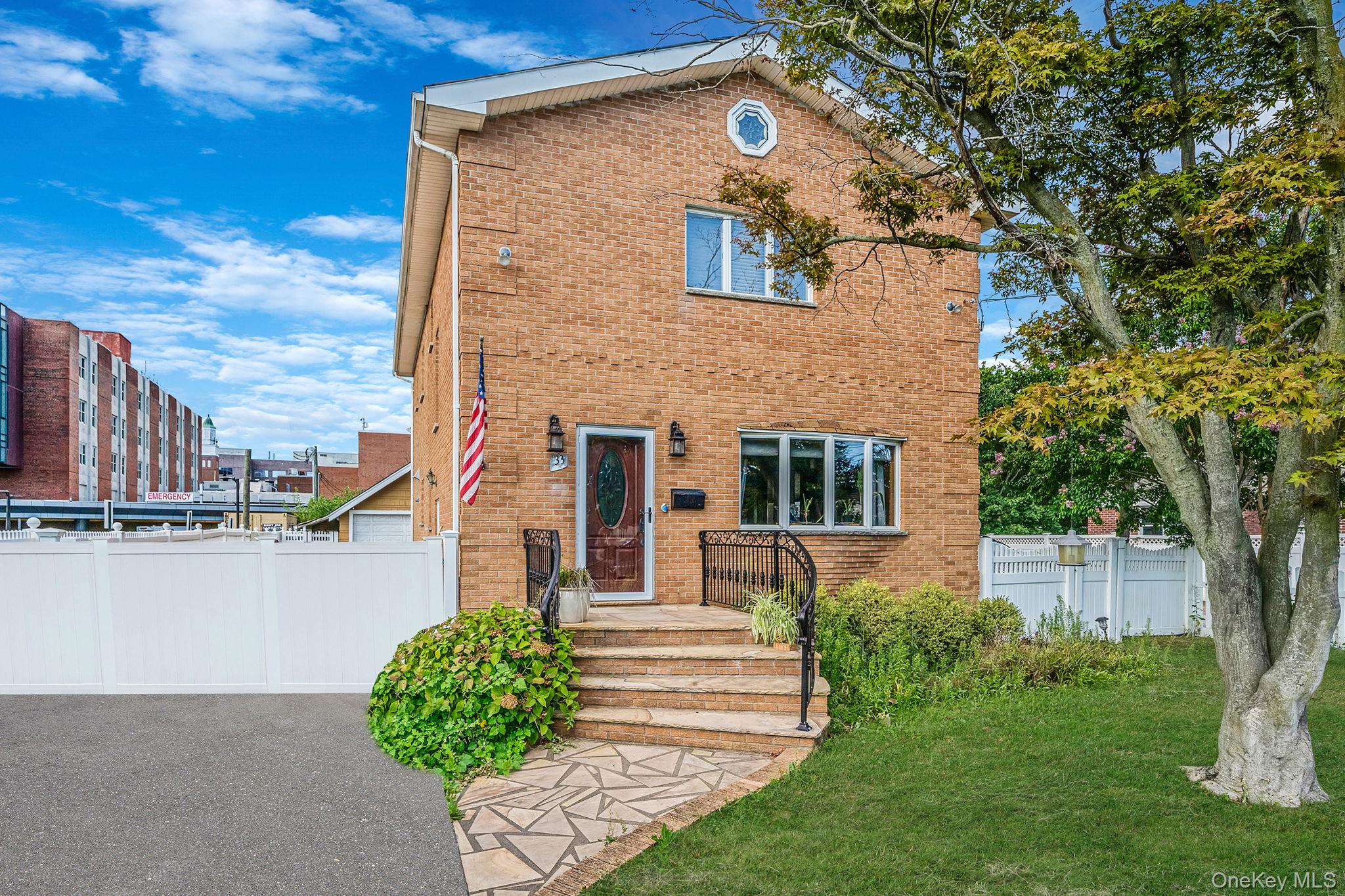 33 Nassau Parkway, Oceanside, NY 11572