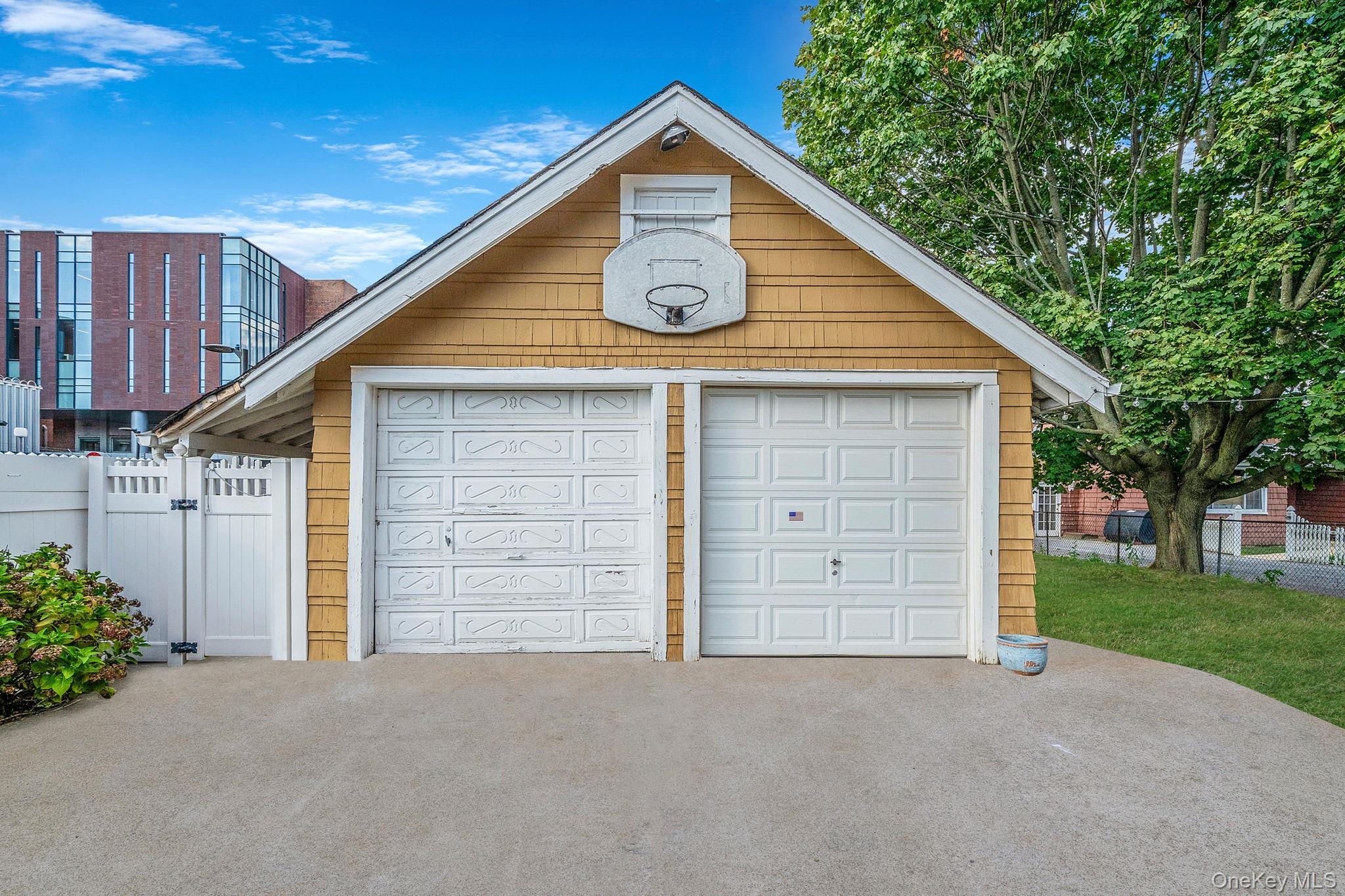 33 Nassau Parkway, Oceanside, NY 11572