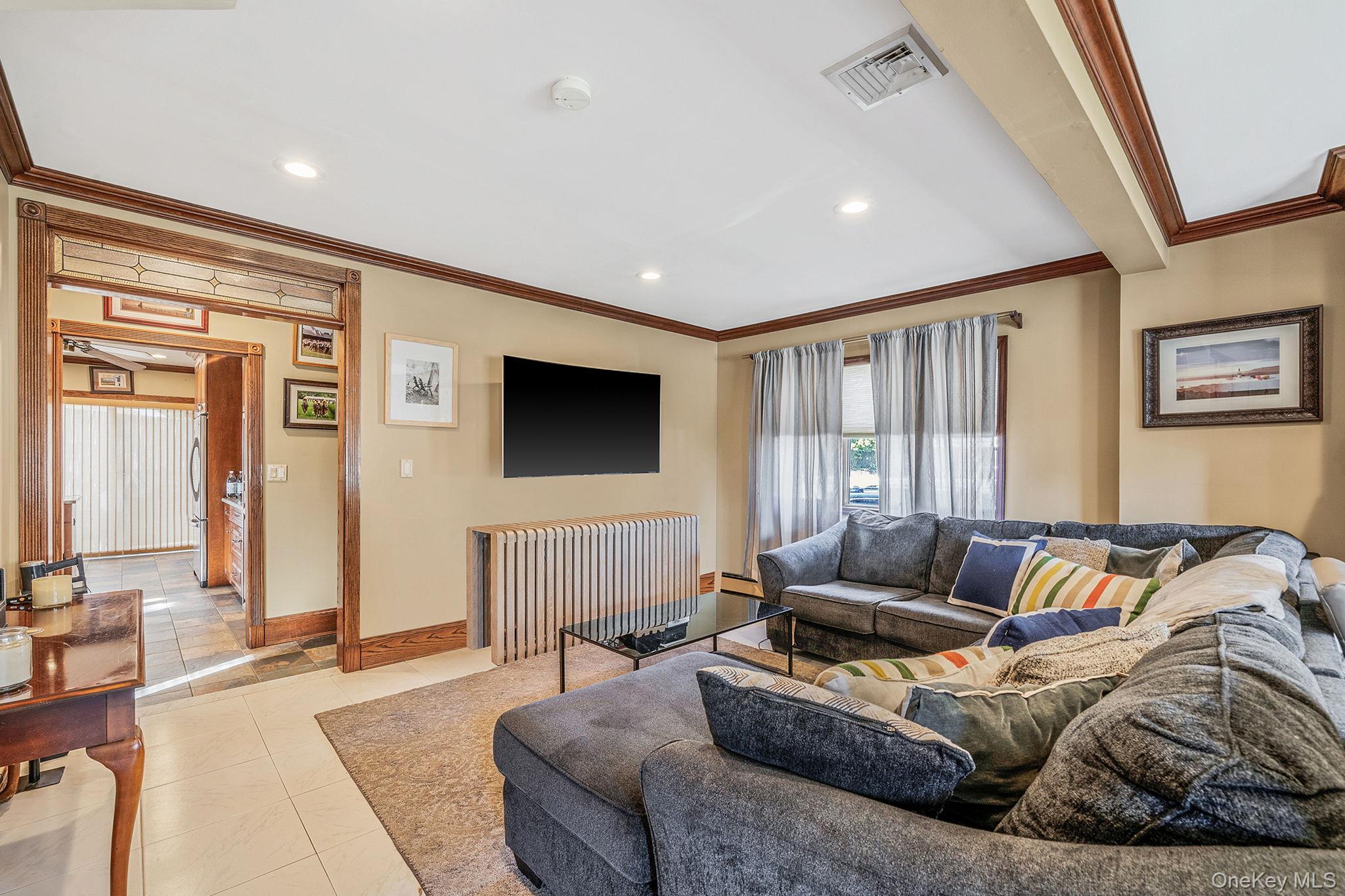 33 Nassau Parkway, Oceanside, NY 11572