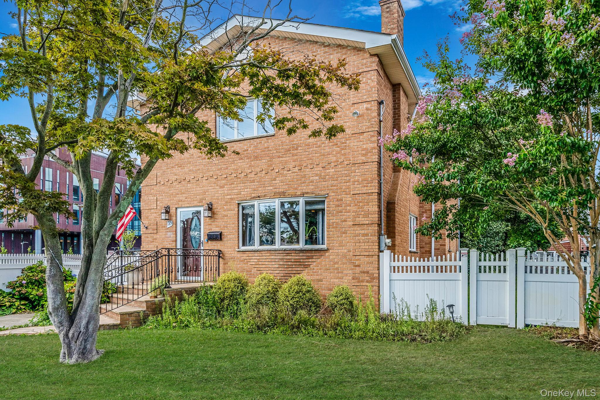 33 Nassau Parkway, Oceanside, NY 11572