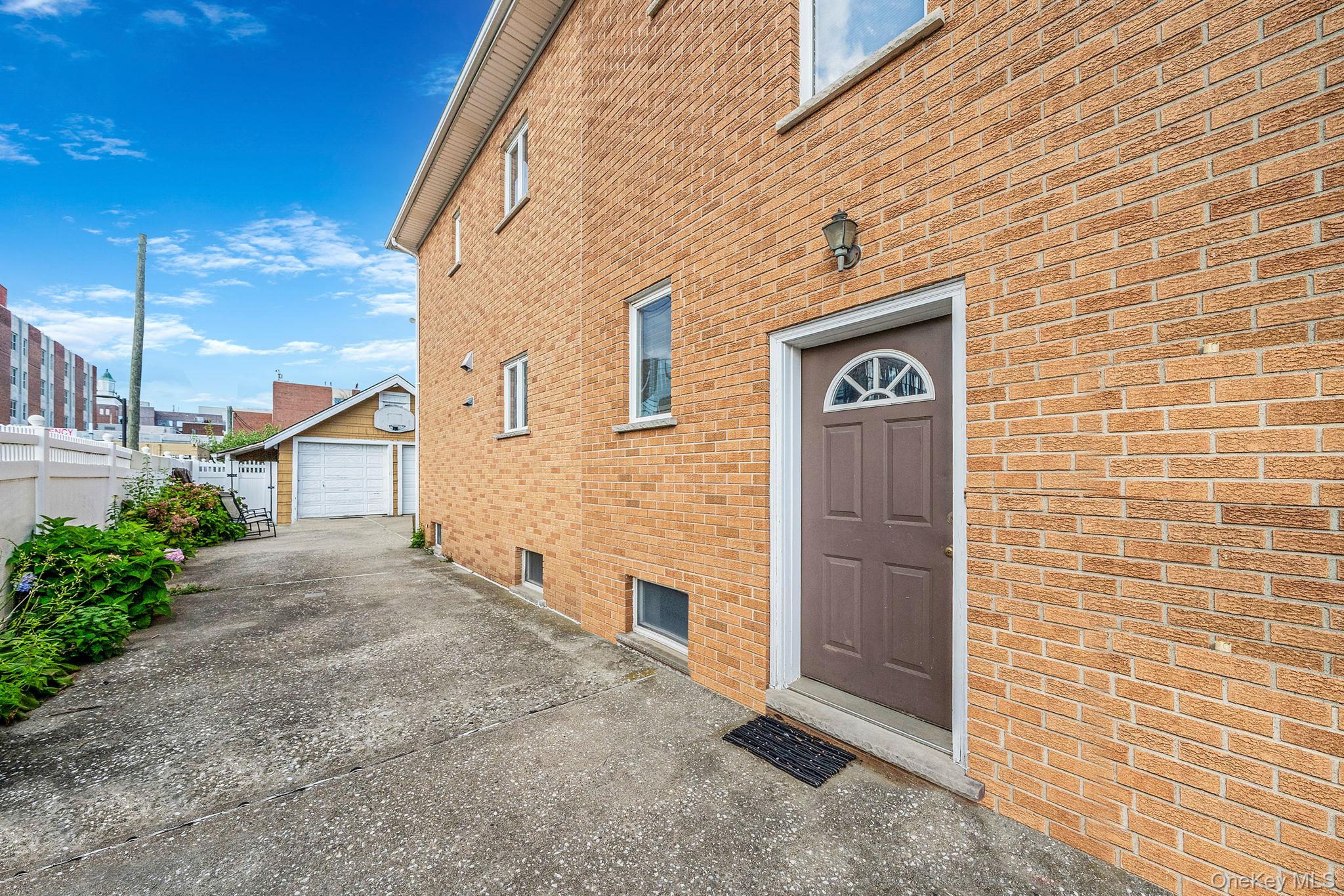 33 Nassau Parkway, Oceanside, NY 11572