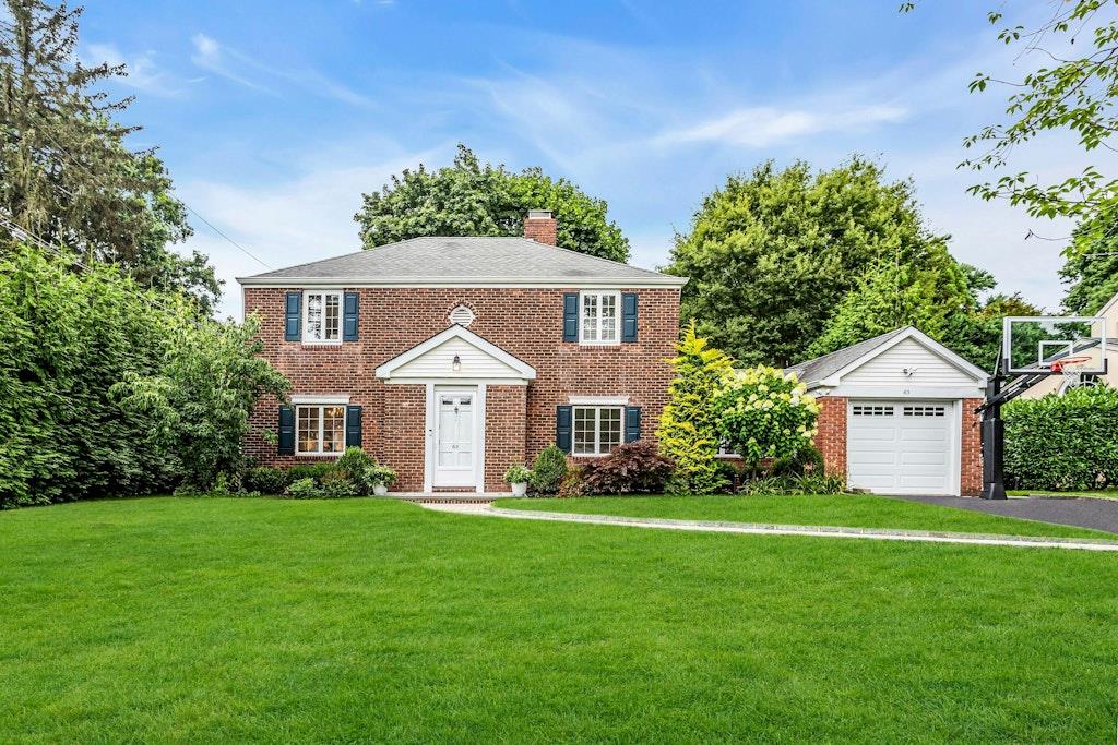 63 Hilltop Drive, Manhasset, NY 11030