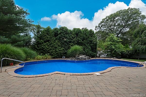 17 Harvard Drive, Woodbury, NY 11797