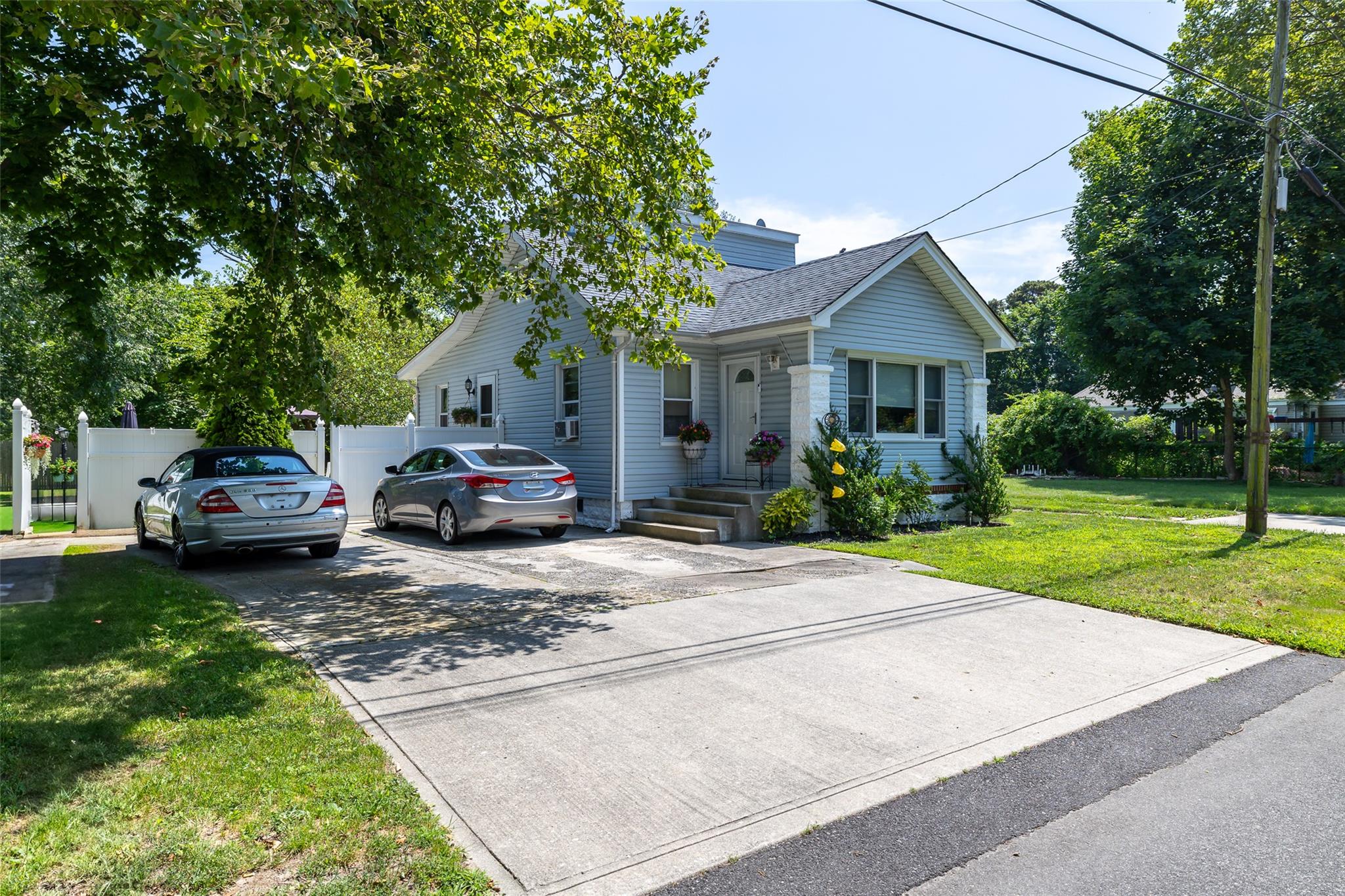 175 S Dunton Avenue, East Patchogue, NY 11772