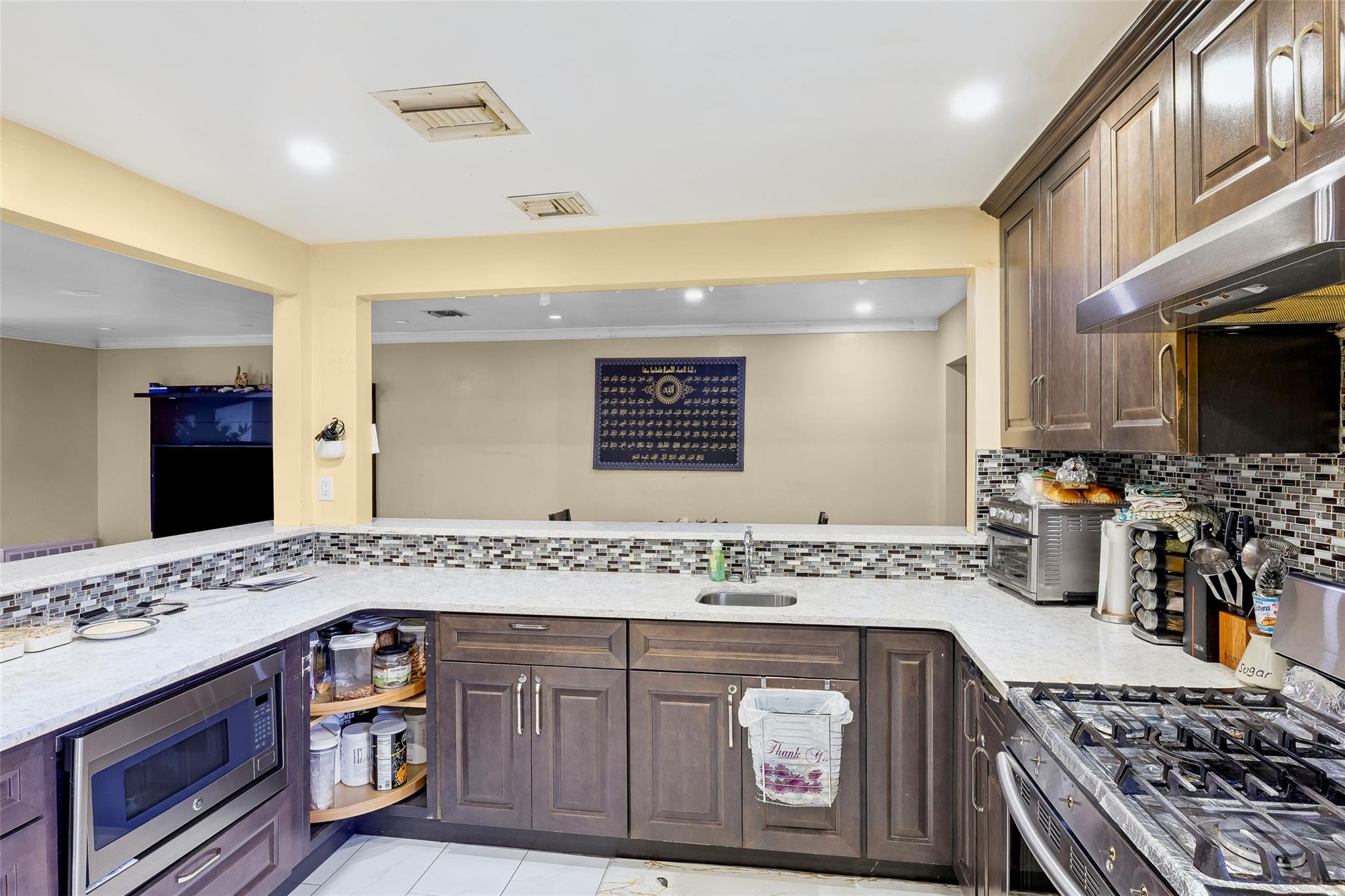 31 Morris Drive, Syosset, NY 11791