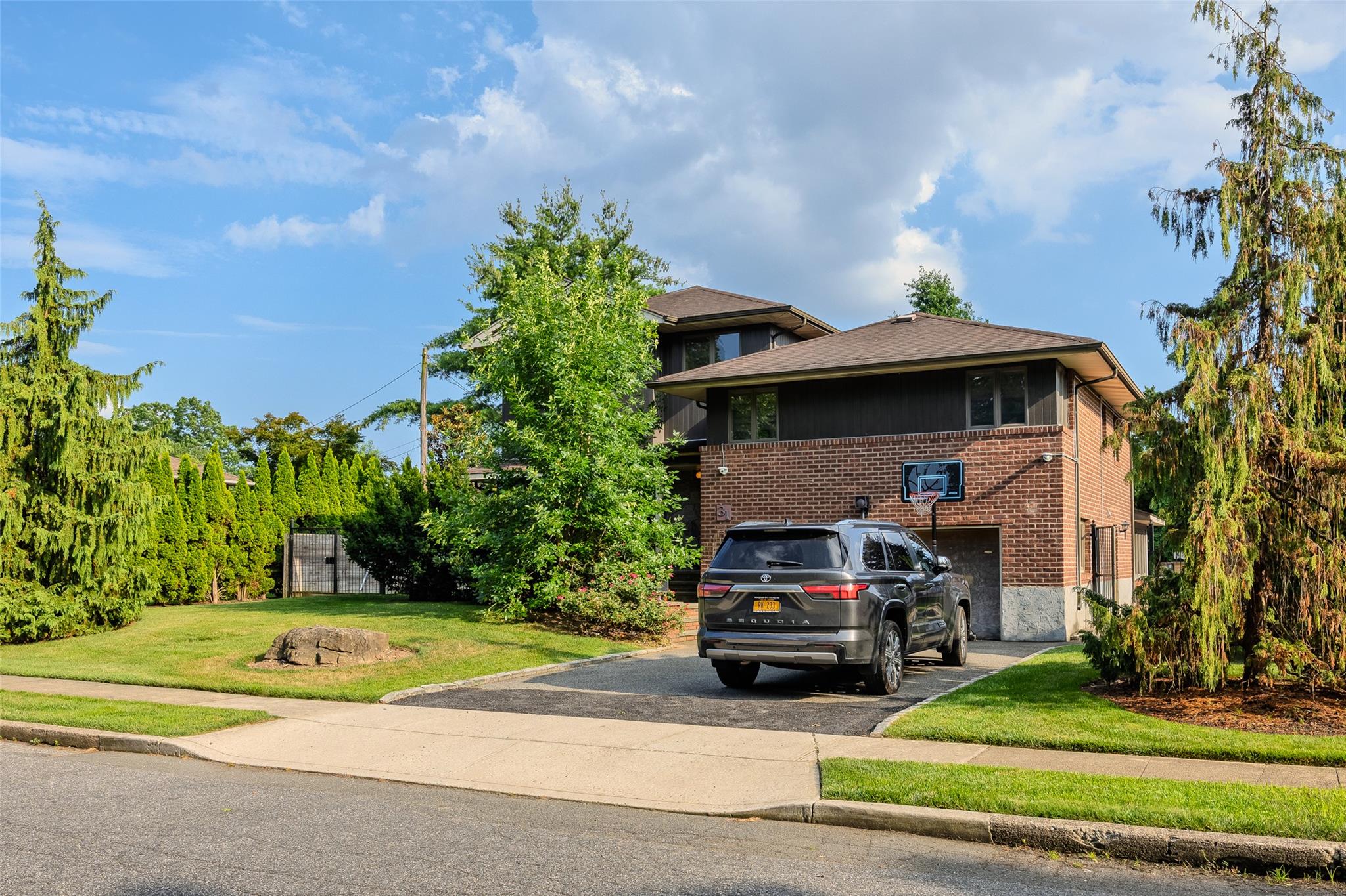 31 Morris Drive, Syosset, NY 11791