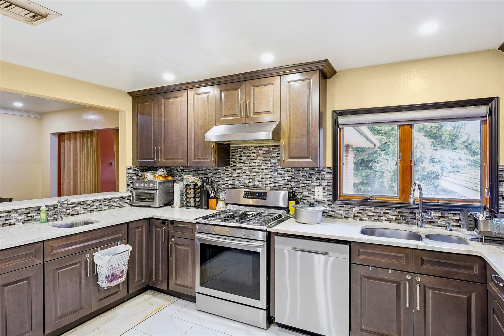 31 Morris Drive, Syosset, NY 11791