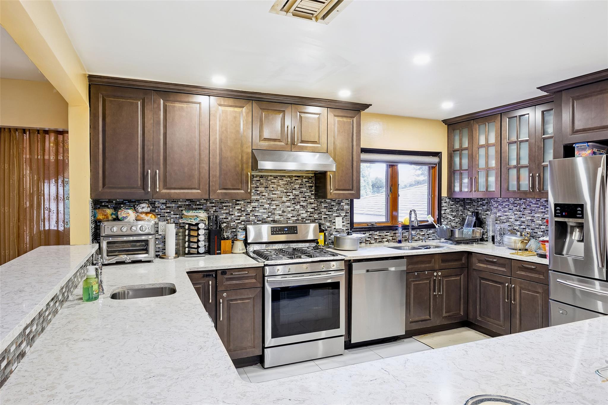 31 Morris Drive, Syosset, NY 11791