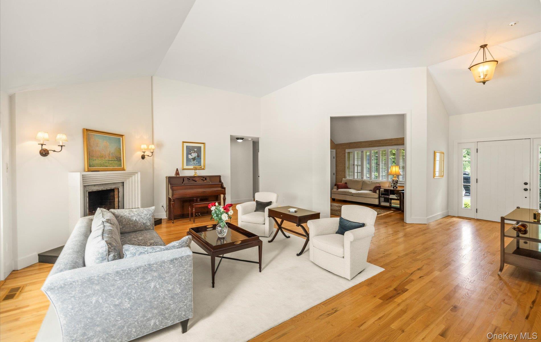 32 Cobblefield Lane, Southampton, NY 11968