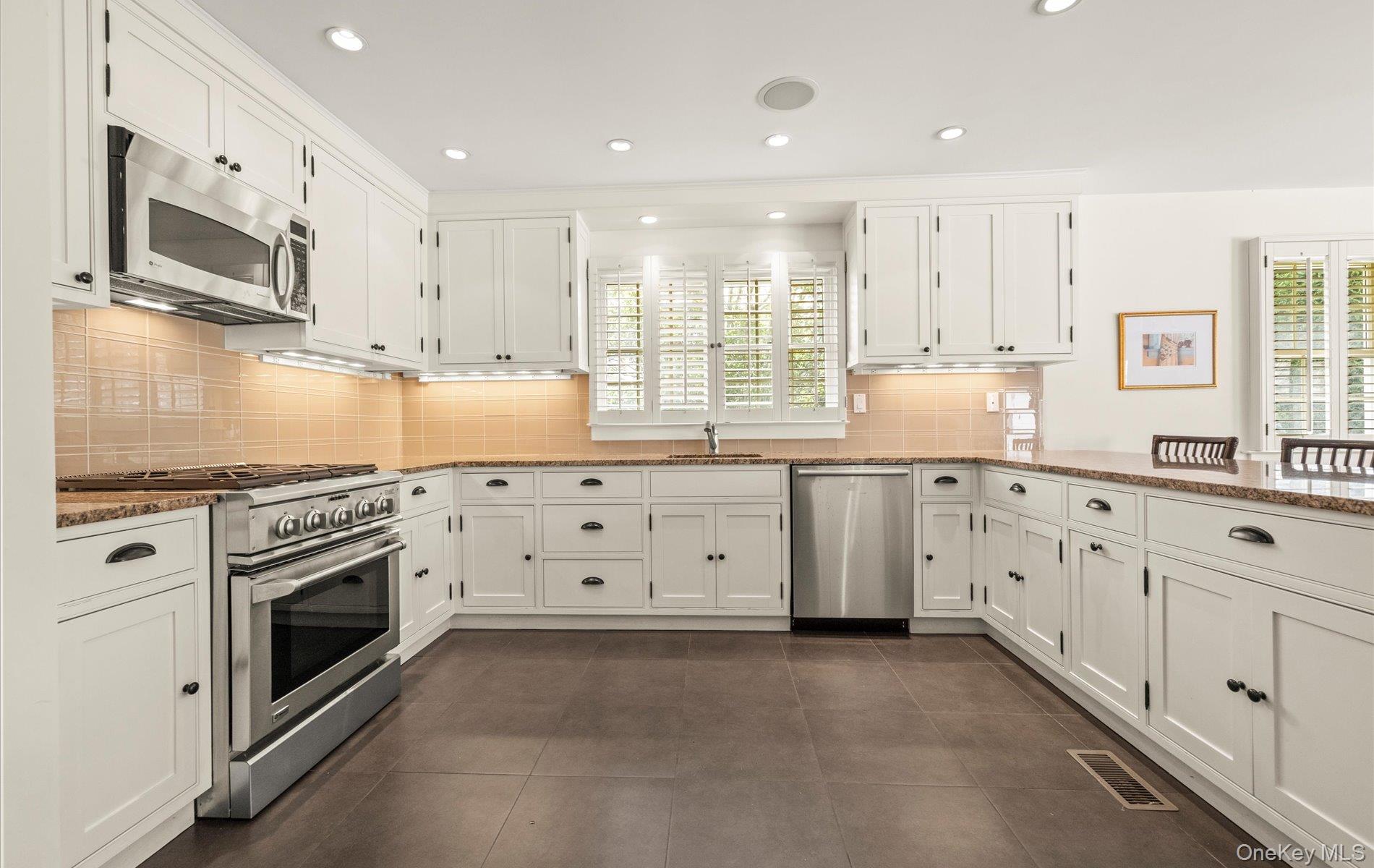 32 Cobblefield Lane, Southampton, NY 11968