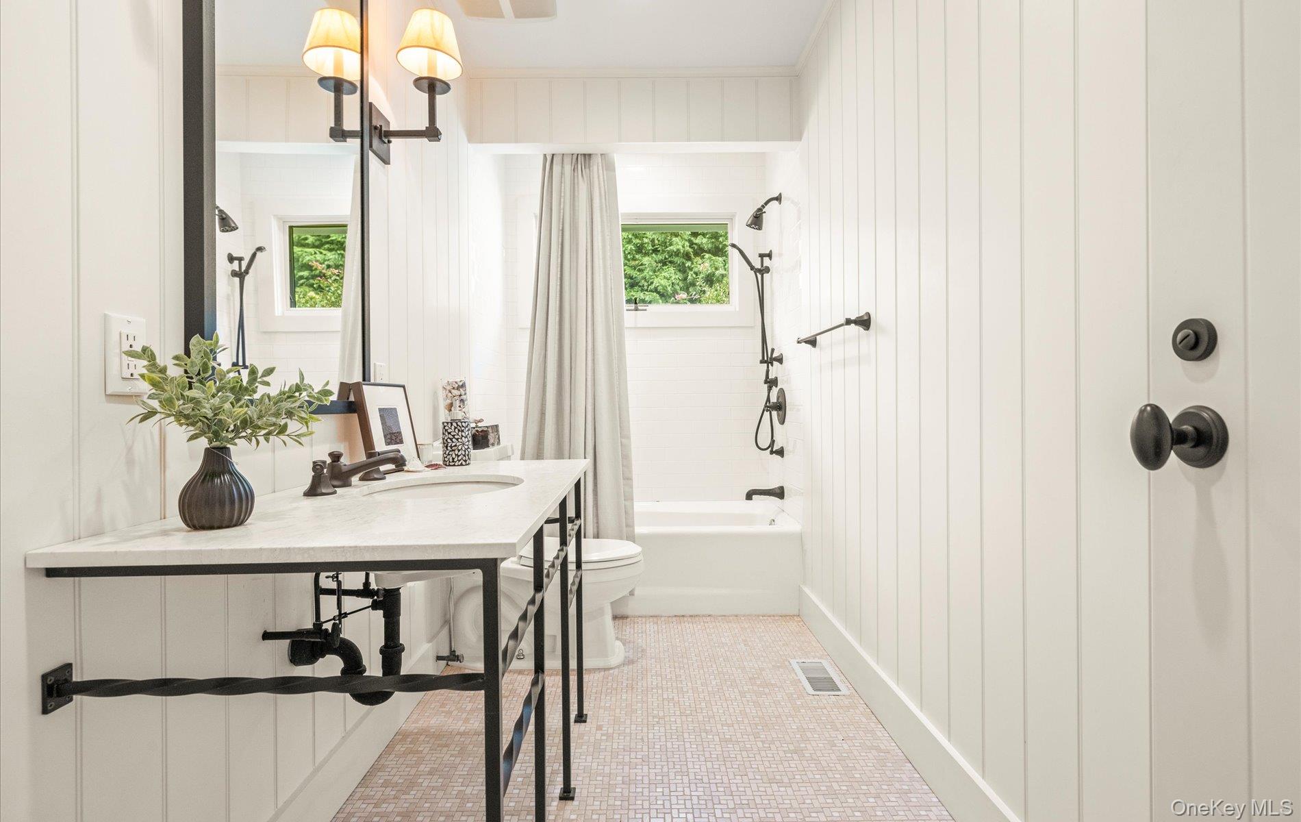 32 Cobblefield Lane, Southampton, NY 11968