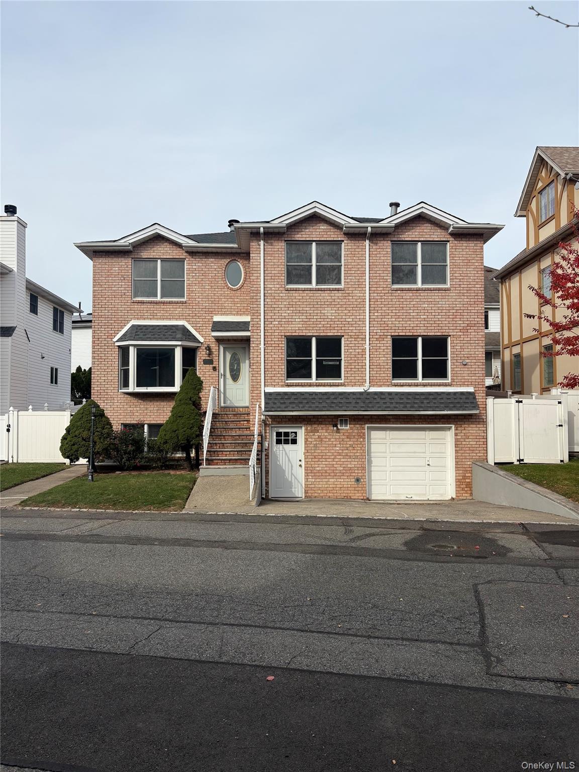 26 Fairway Lane, Staten Island, NY 10301