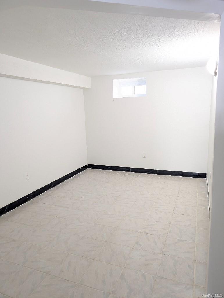 26 Fairway Lane, Staten Island, NY 10301