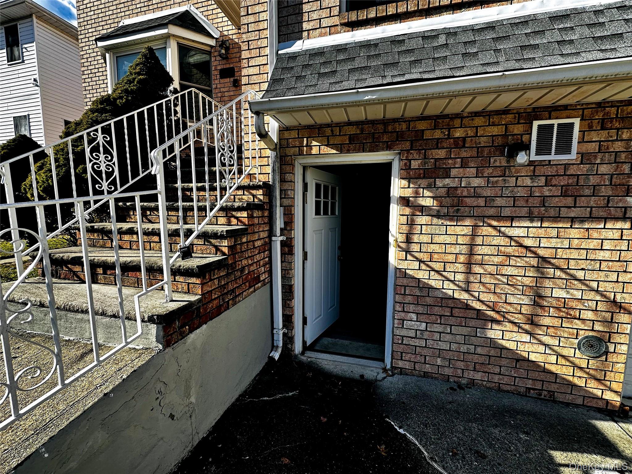 26 Fairway Lane, Staten Island, NY 10301