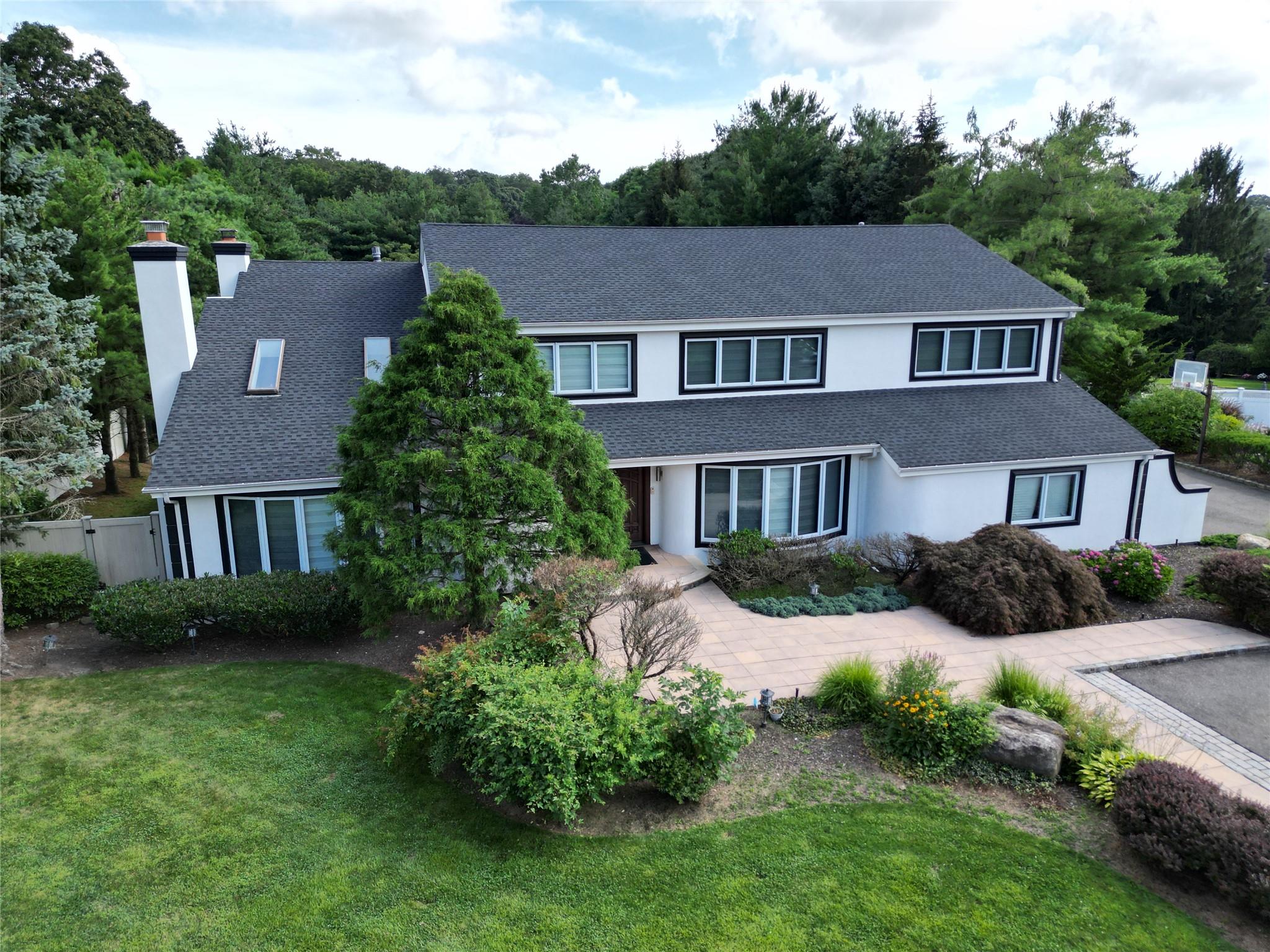 55 Westwood Court, Woodbury, NY 11797