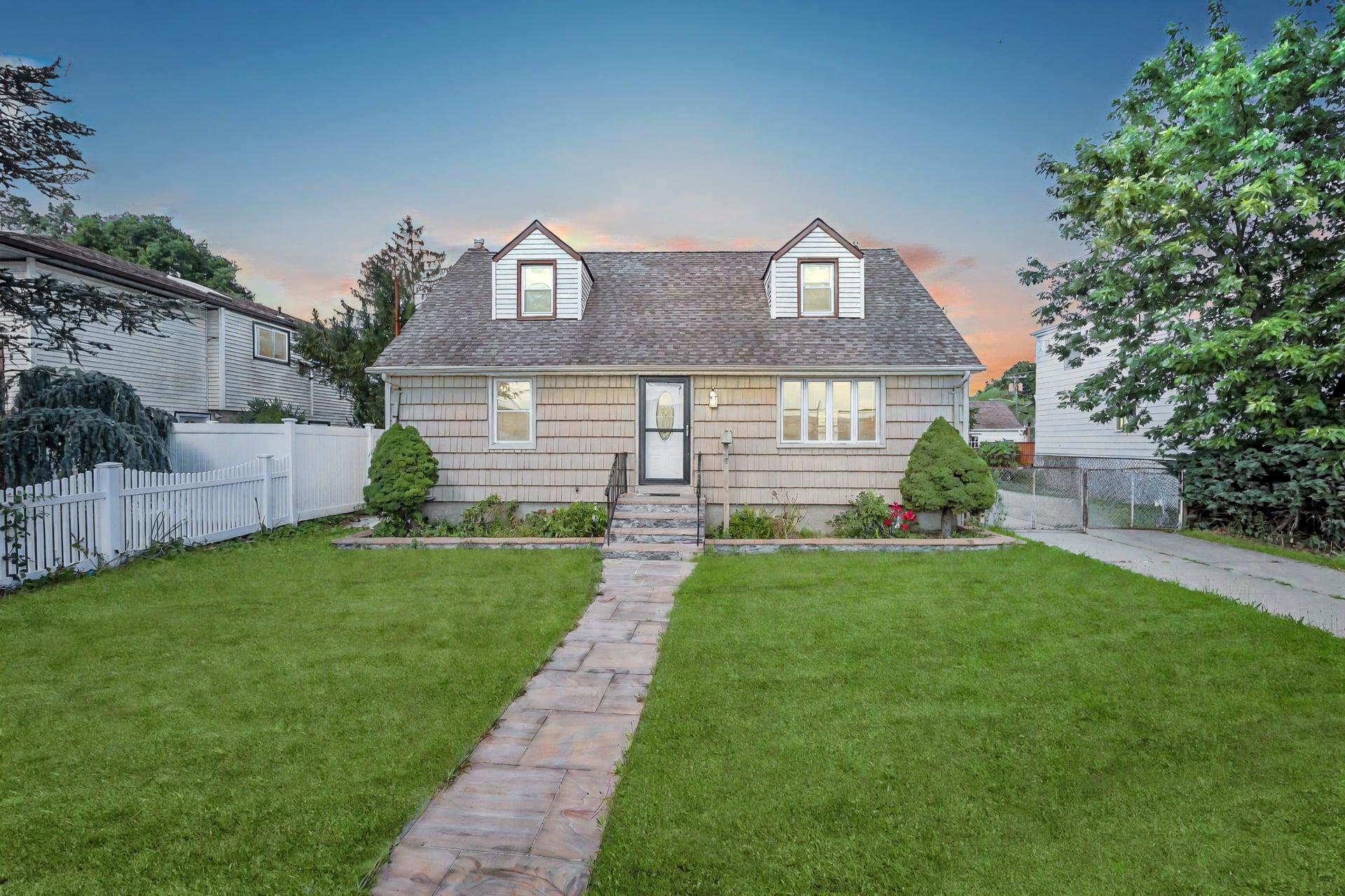 308 New South Road, Hicksville, NY 11801