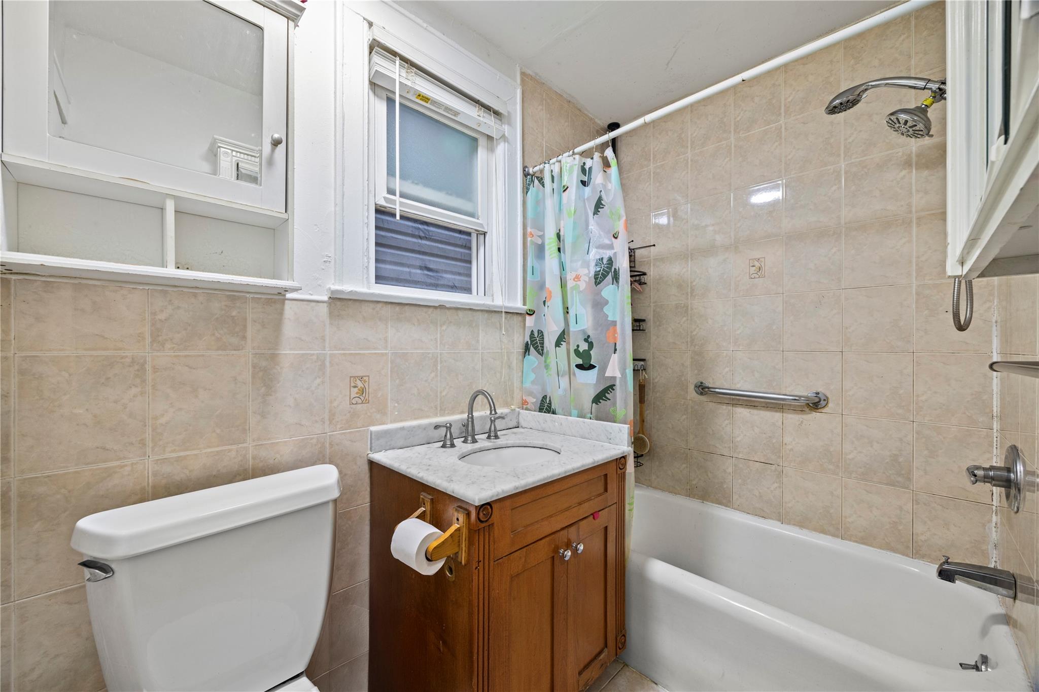 12141 6th Avenue, College Point, NY 11356