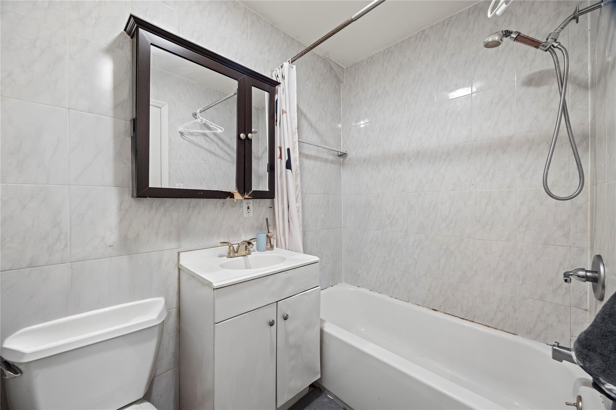 12141 6th Avenue, College Point, NY 11356