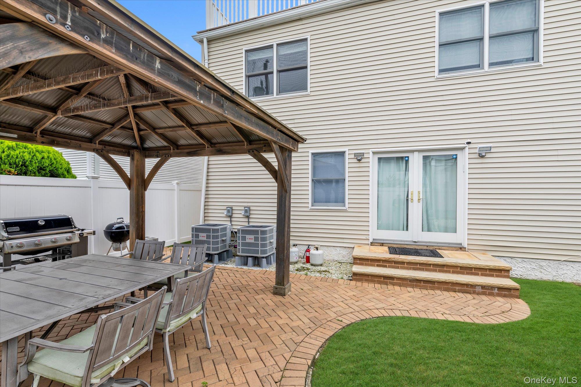 227 W Pine Street, Long Beach, NY 11561