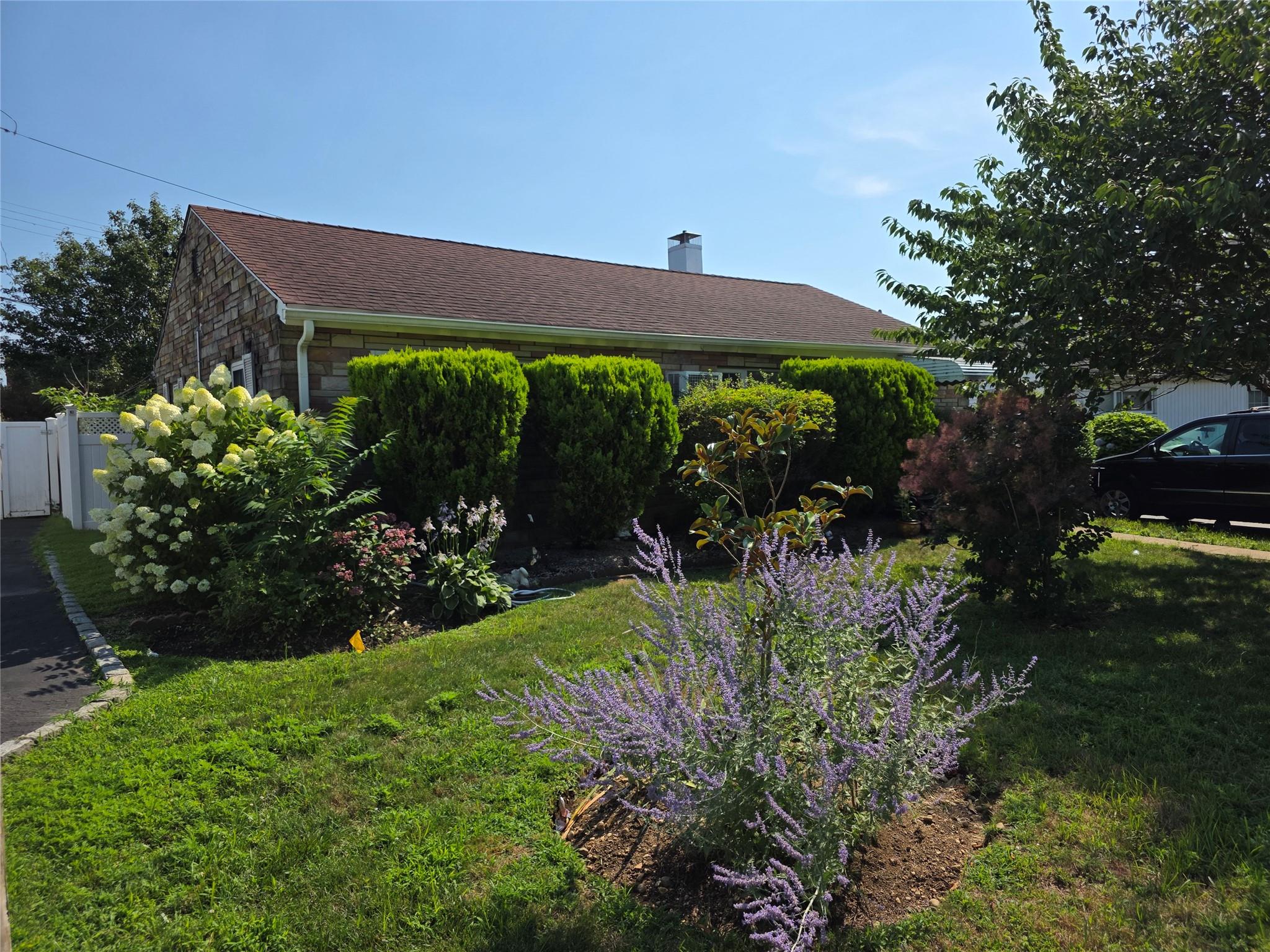 8 Reading Lane, Bethpage, NY 11714