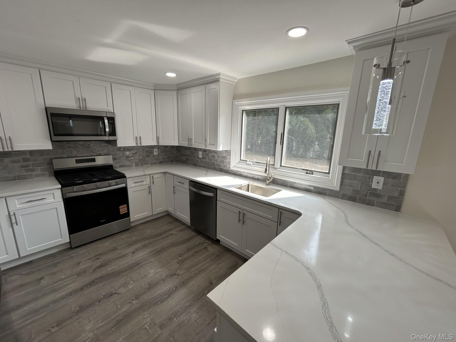 5 Poplar Court, Miller Place, NY 11764