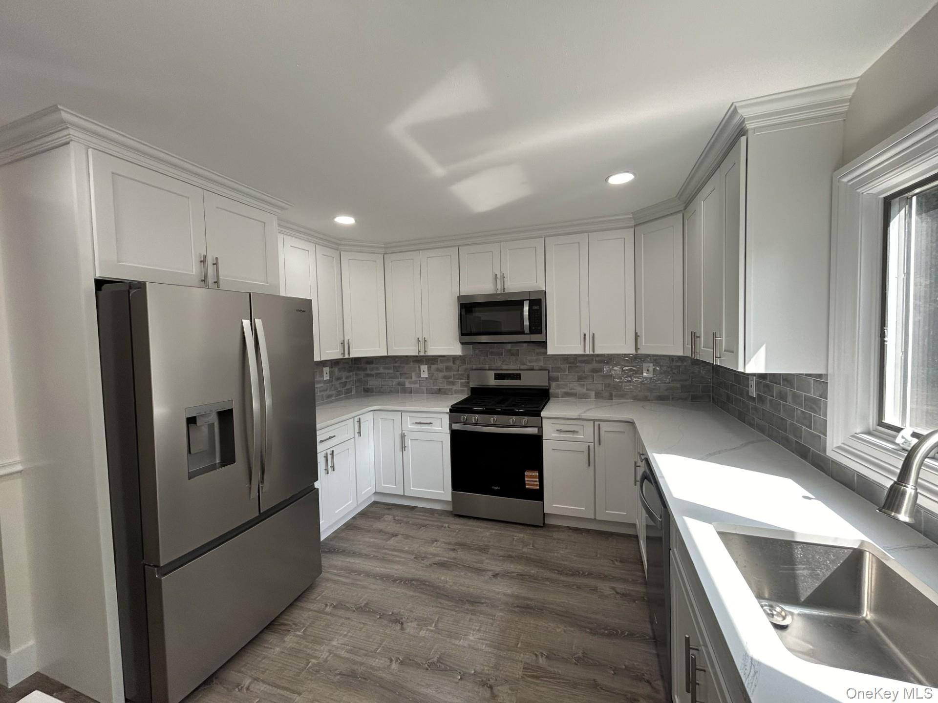 5 Poplar Court, Miller Place, NY 11764