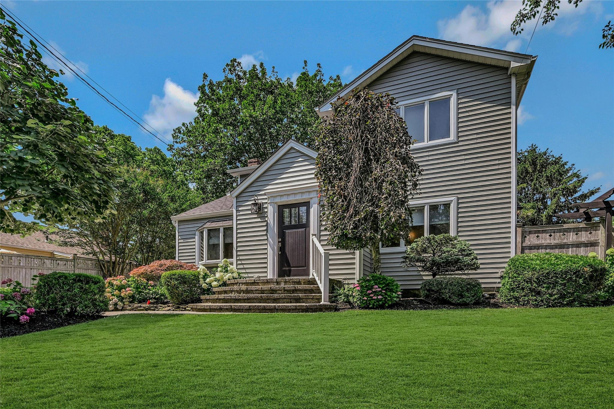 95 Kelsey Avenue, Huntington Station, NY 11746