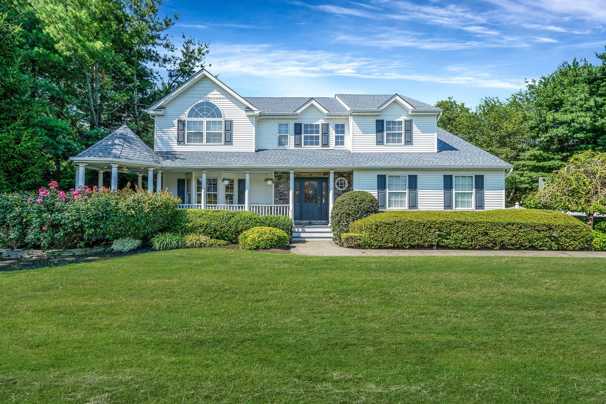 16 Laura Court, Mount Sinai, NY 11766