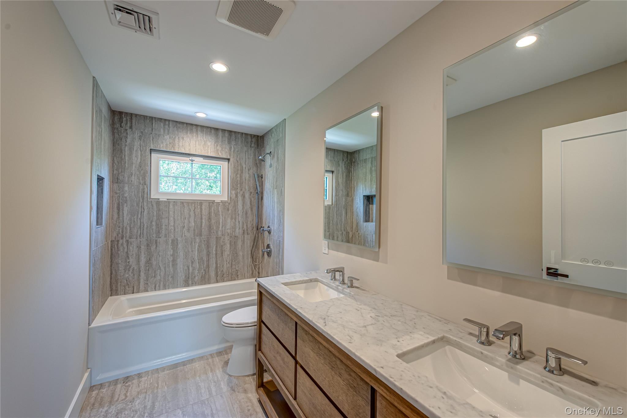 9 E Madison Street, East Islip, NY 11730