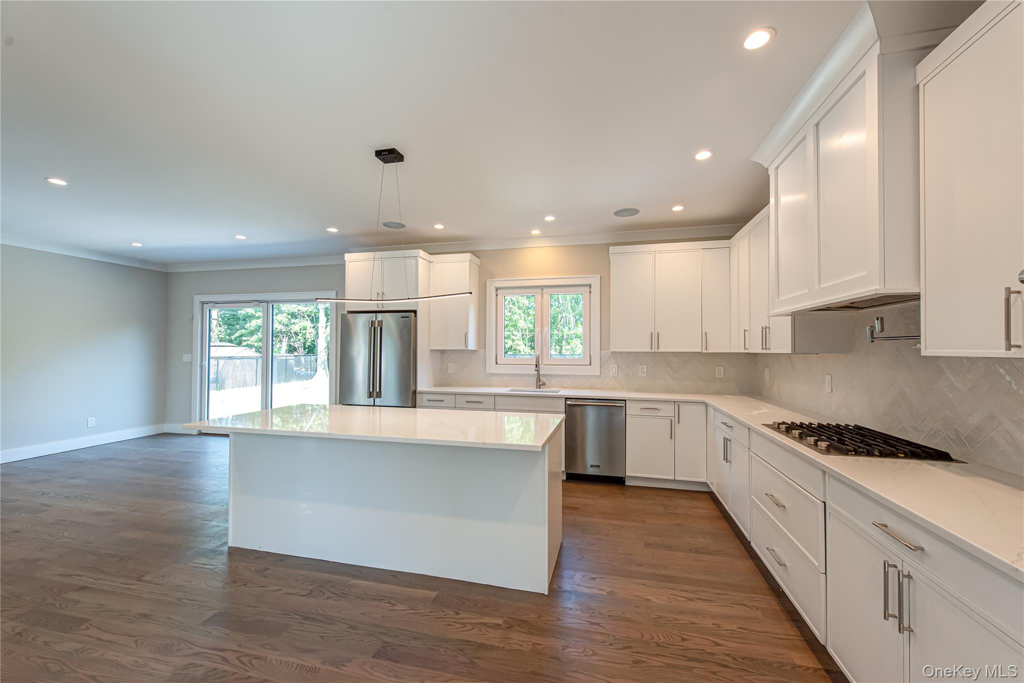 9 E Madison Street, East Islip, NY 11730