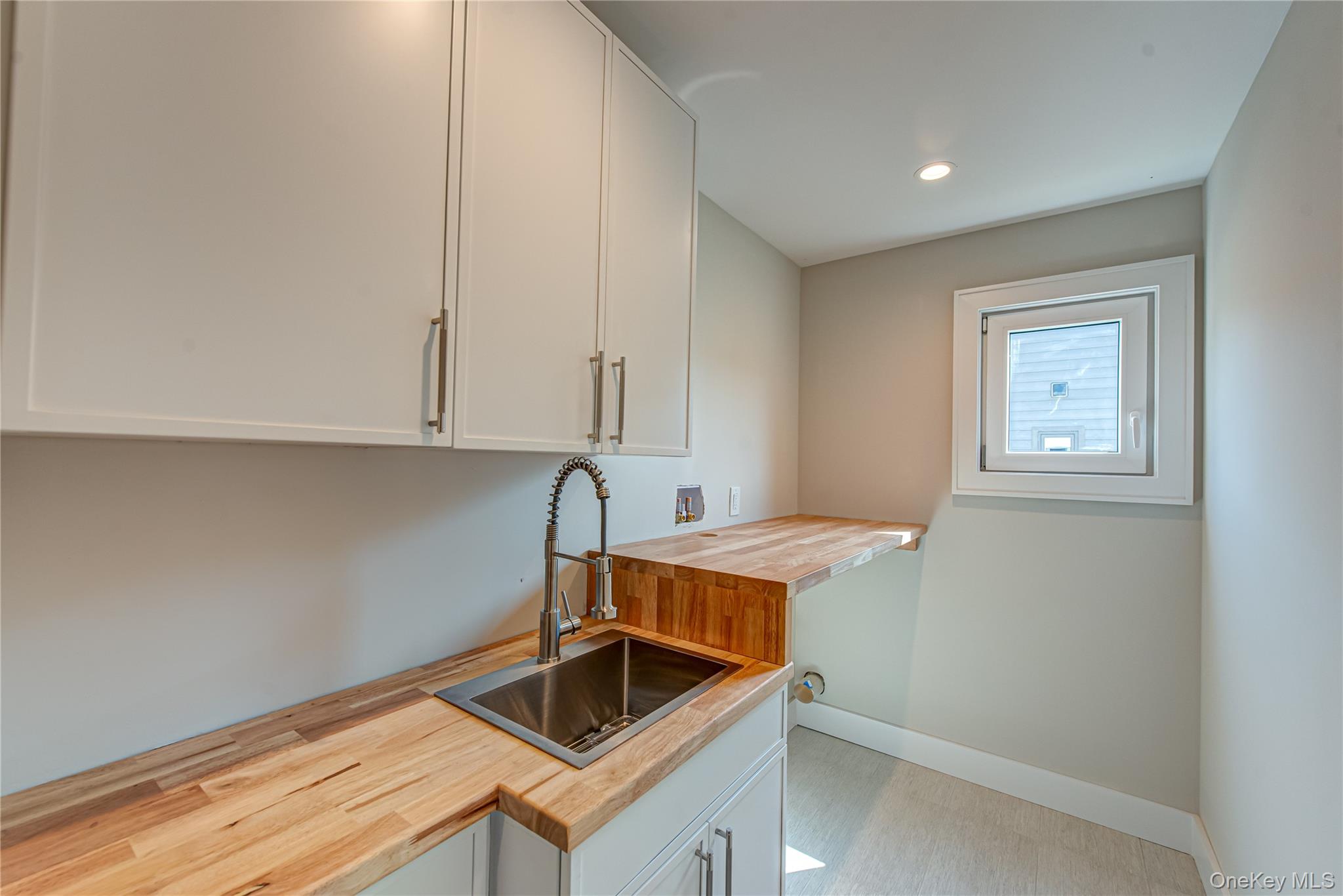 9 E Madison Street, East Islip, NY 11730