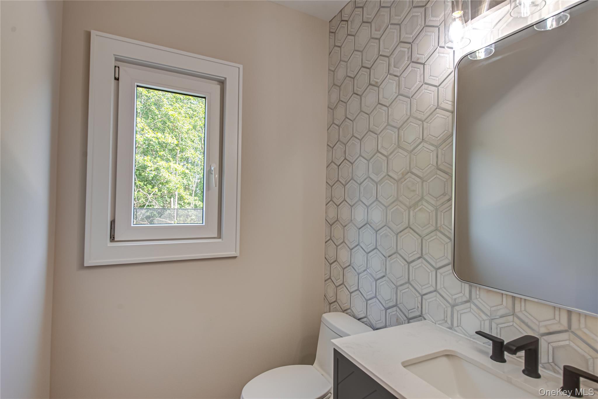 9 E Madison Street, East Islip, NY 11730