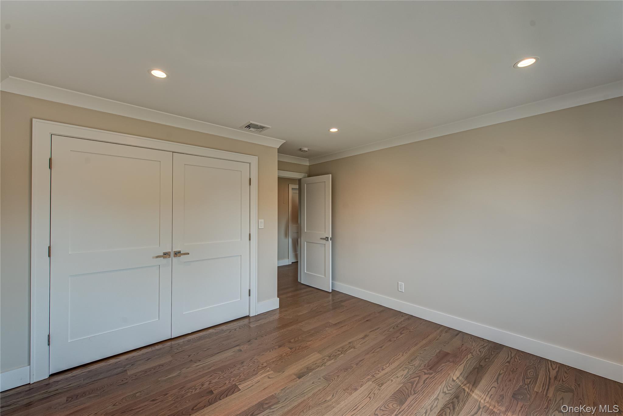 9 E Madison Street, East Islip, NY 11730