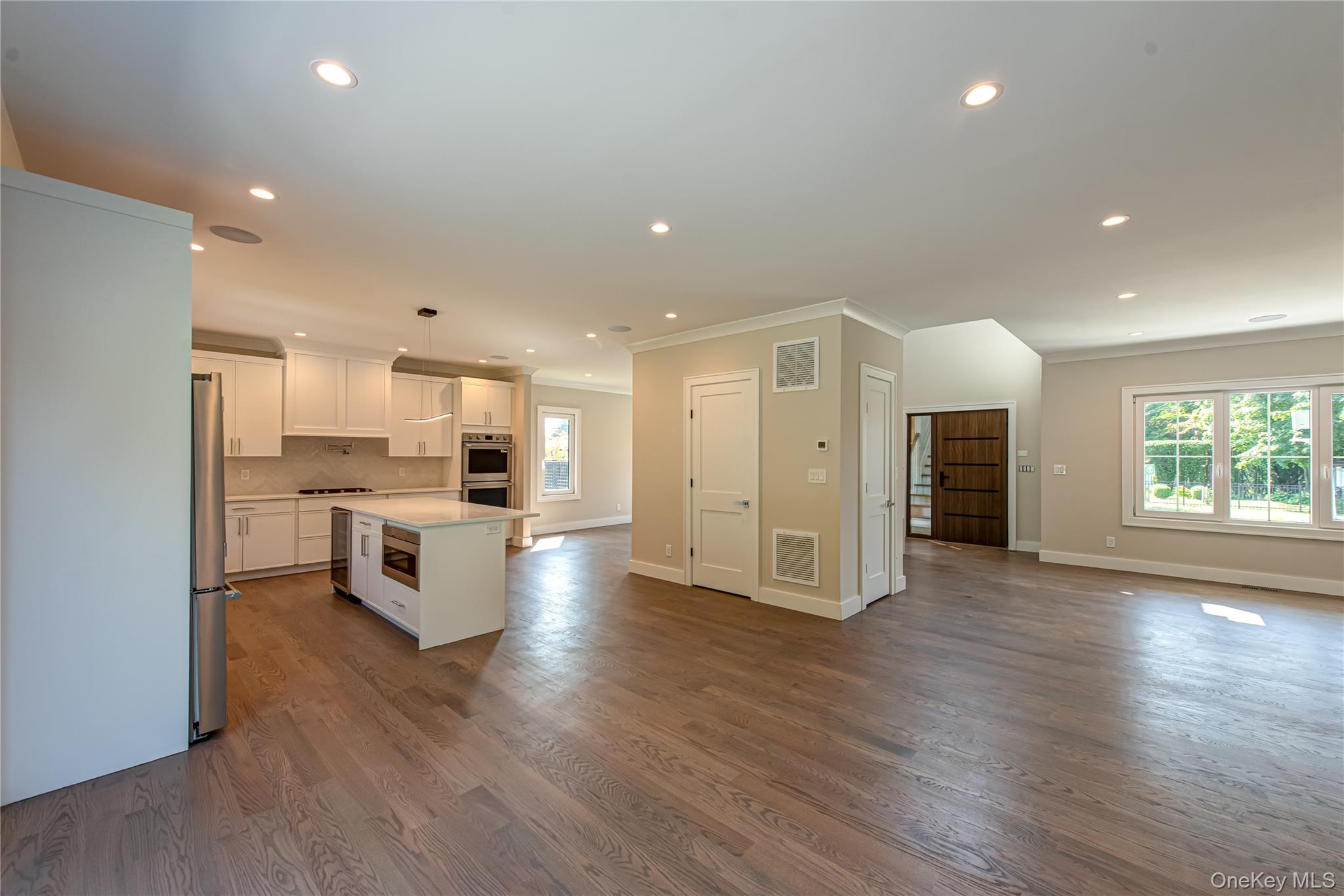 9 E Madison Street, East Islip, NY 11730