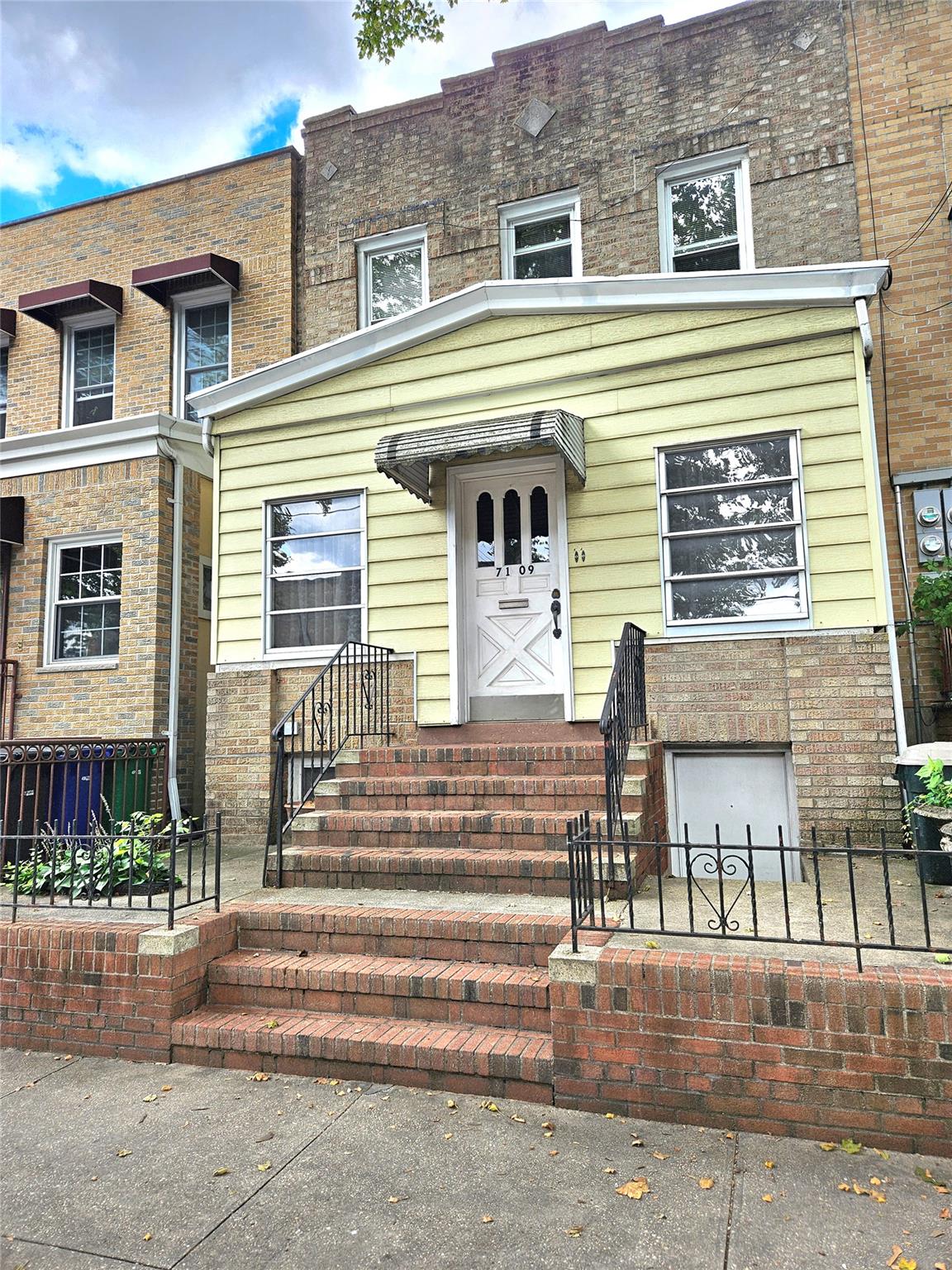 71-09 68 Street, Glendale, NY 11385